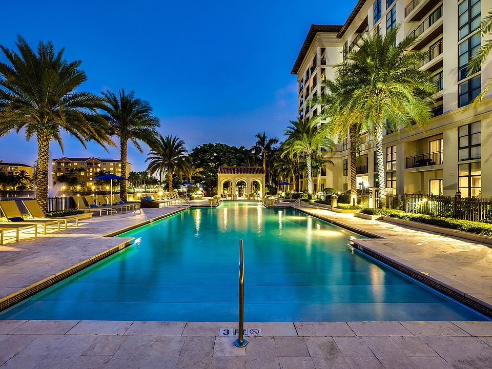 Relax in the evening by the pool
