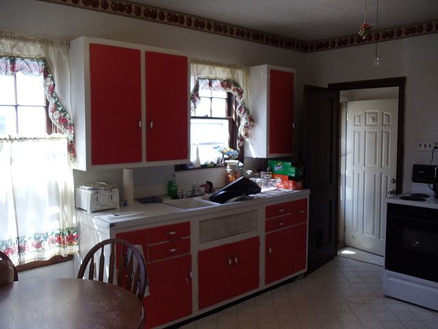 2nd image of 310 W Delaware St