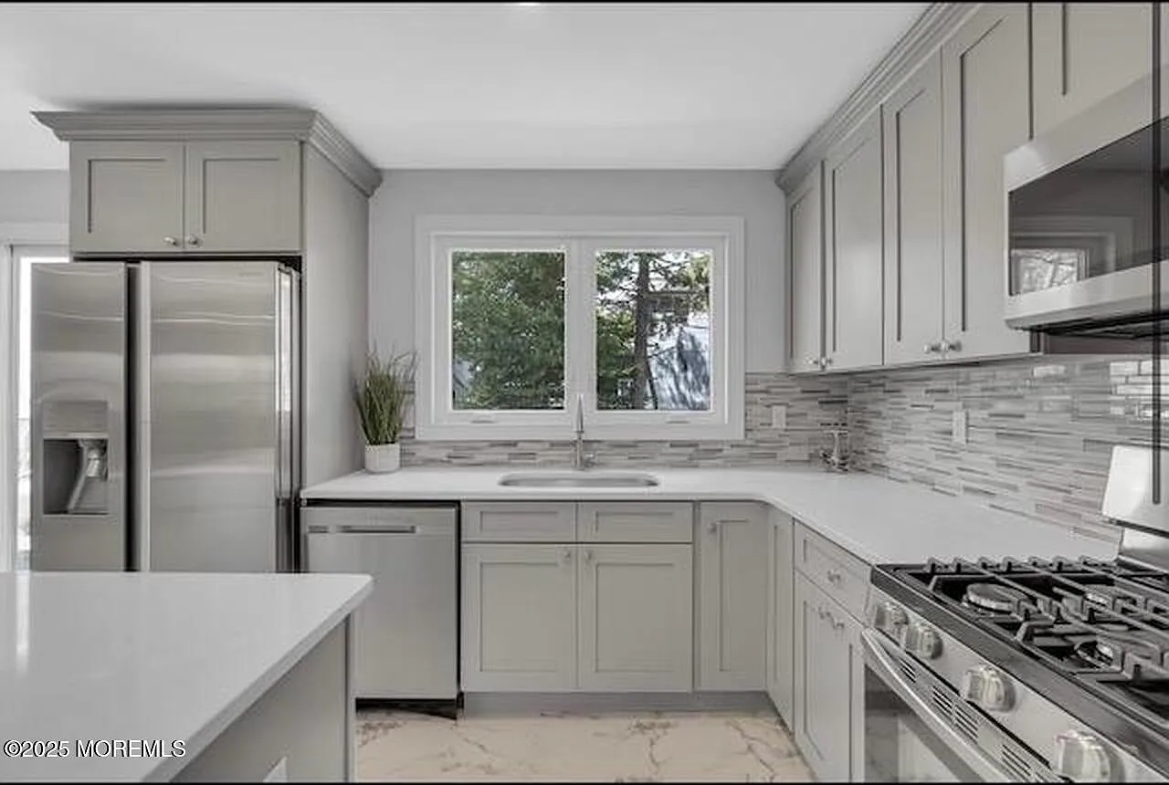 4 bed, 1800 sqft, $3,000 — Photo 2