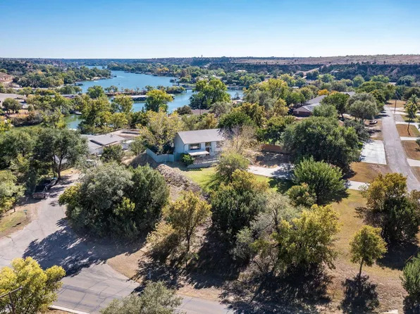 101 Mathis Dr, Amarillo, TX 79118