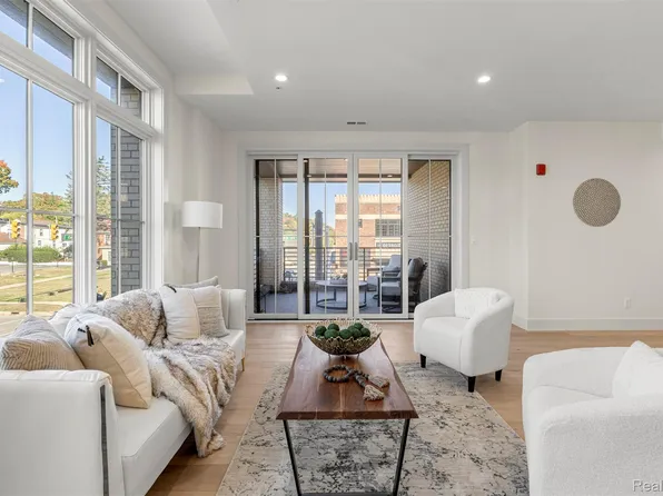 156 N Center St Unit 202, Northville, MI 48167