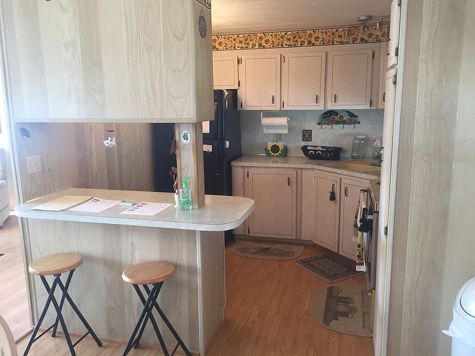 Breakfast Bar & Kitchen