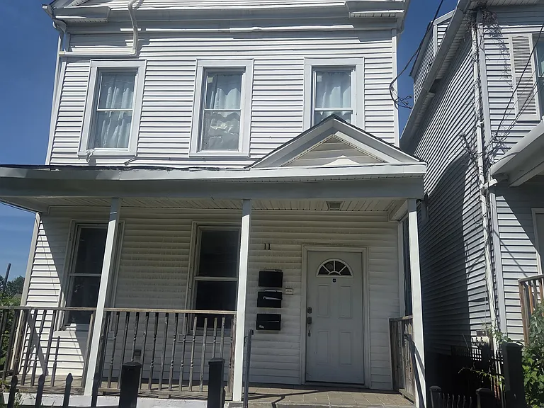 11 Cortlandt St #3 — Photo 4