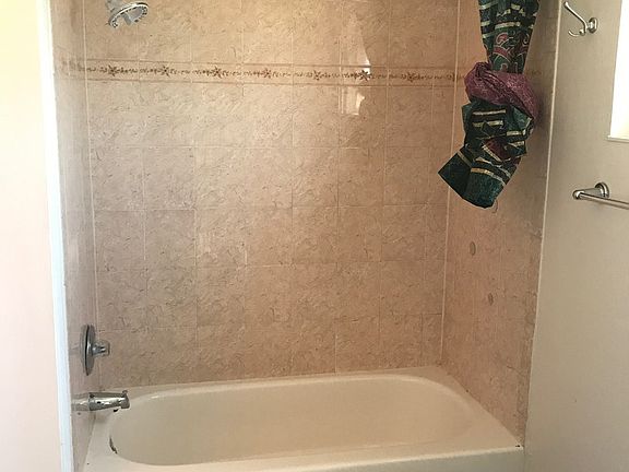 3rd image of 912 Minaker Dr #2