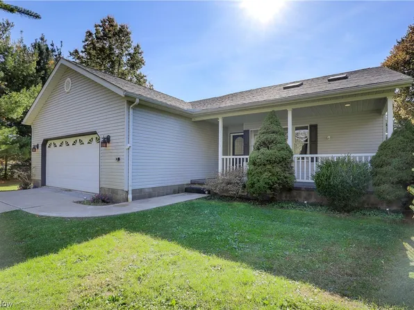 12775 Primrose Dr NE, Hartville, OH 44632