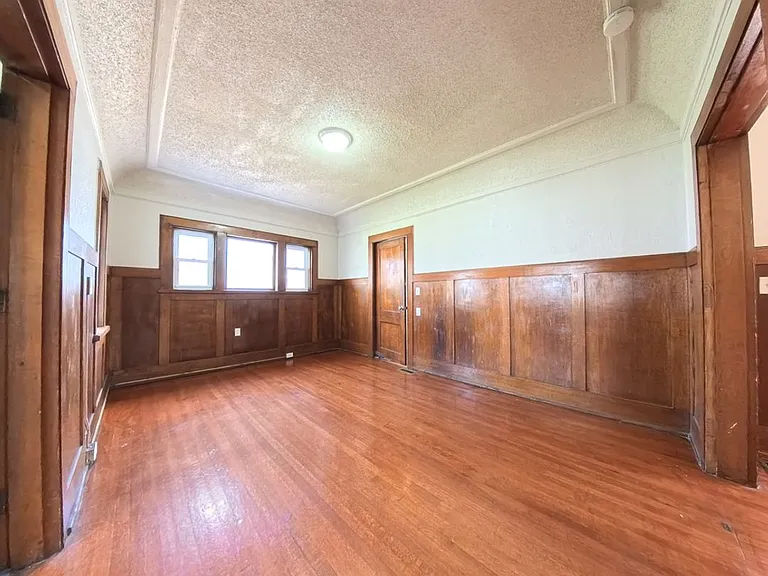 3303 University Ave — Photo 8