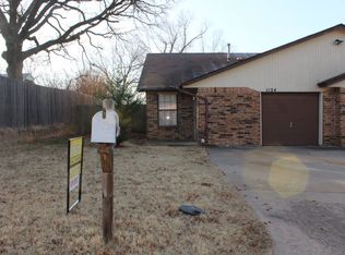 1124 Tall Oaks Dr, Midwest City, OK 73110