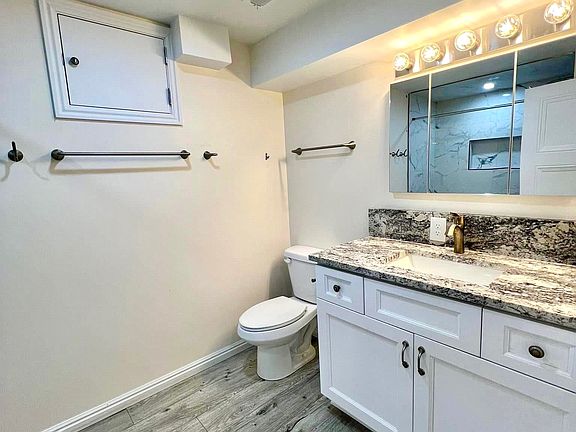 5th image of 2384 E Catalina Dr