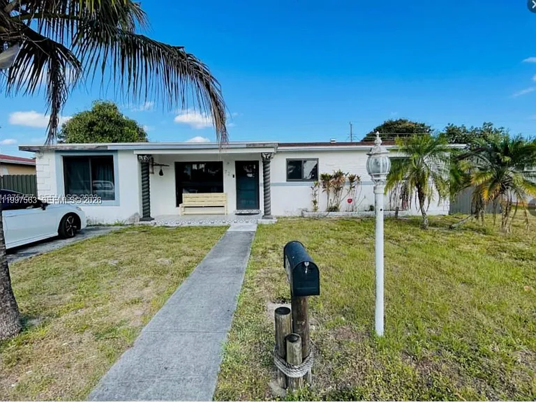 721 SW 69th Ave — Photo 1