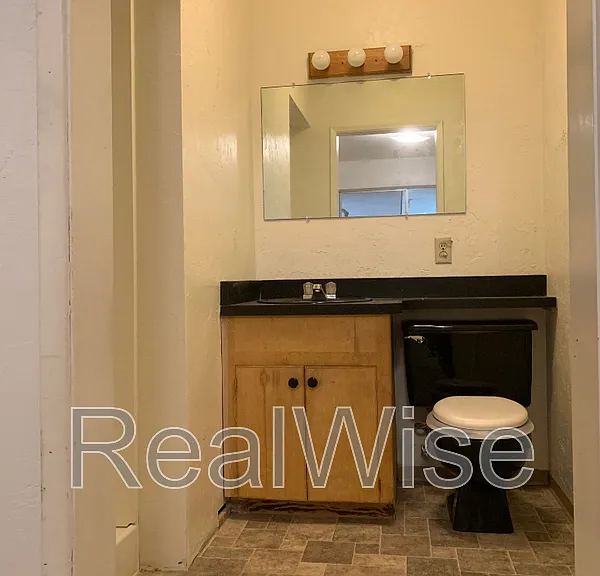 860 Glendale Ave — Photo 12