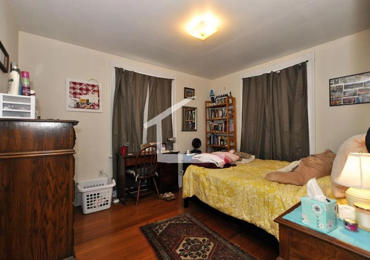 NIce 4 bed in Washington Square — Photo 3