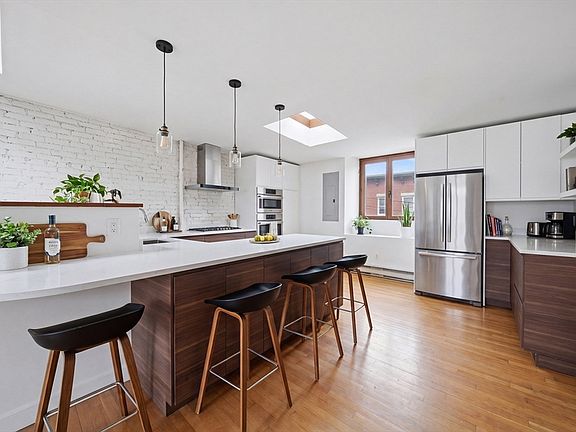 4th image of 28 Medford St