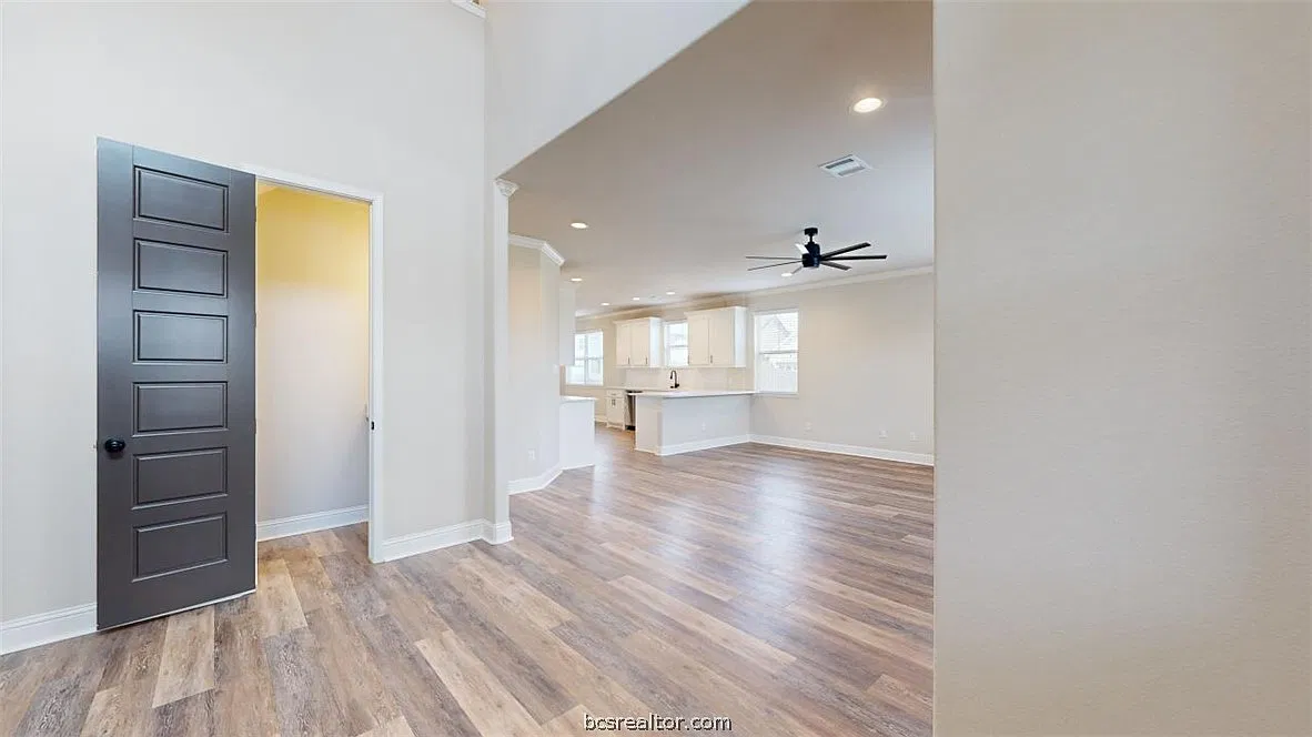 4 bed, 2.5 bath, 2196 sqft, $2,400 — Photo 3