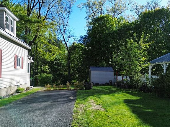 5th image of 541 Maple Grove Ave