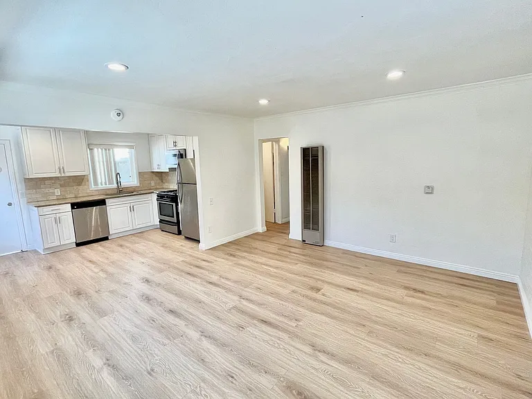 2 bed 1 bath Apt in North Park Area — Photo 4