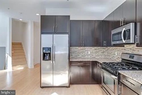 1106 N Hope St Photo 1