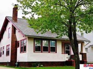 2864 Whitmore St, Omaha, NE 68112