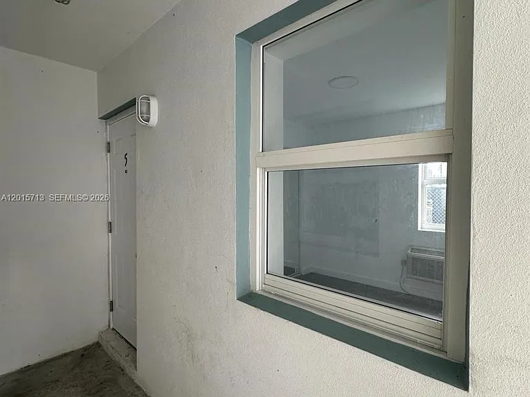 1535 NW 1st Pl #10 — Photo 5