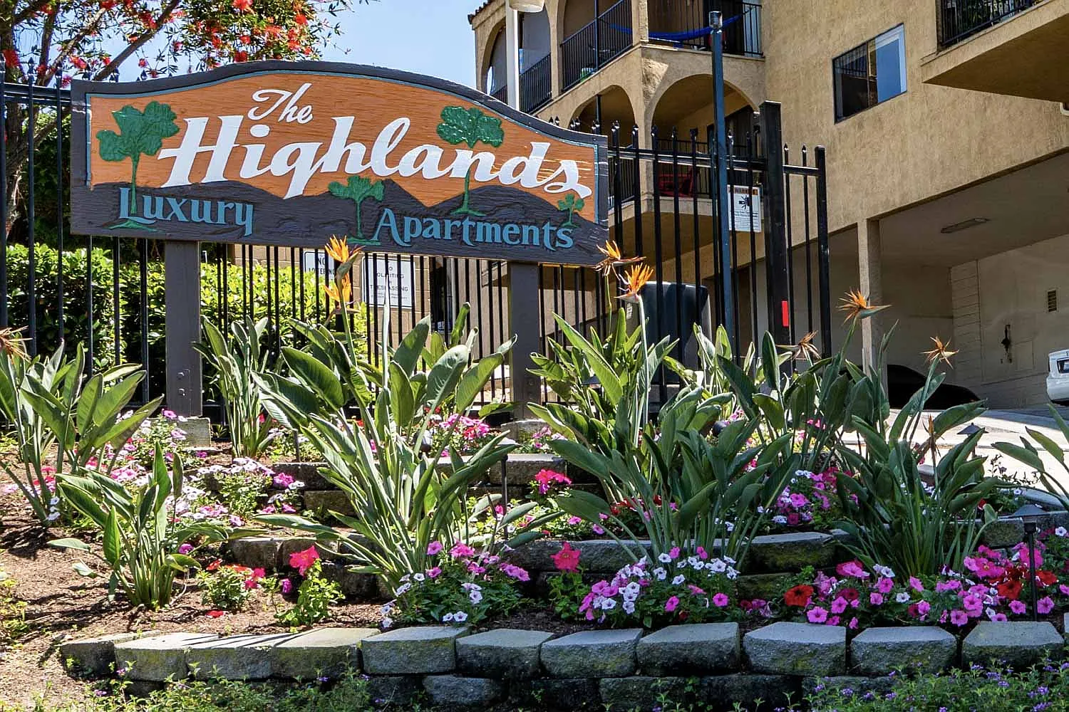 The Highlands — Photo 1