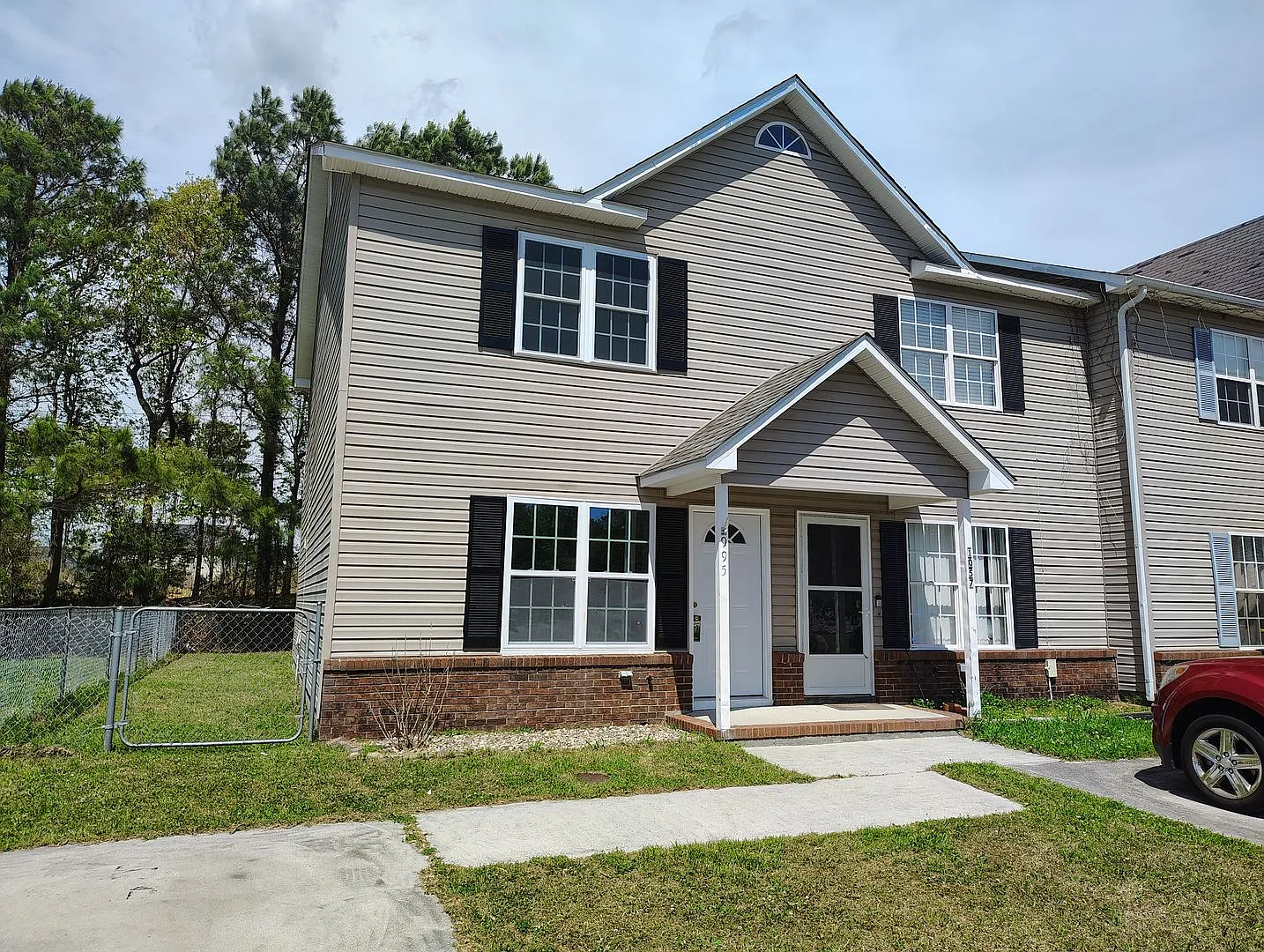 Cute Townhome — Photo 1