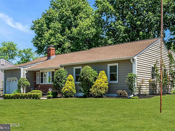 3rd image of 2558 Stearns Dr