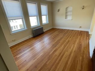 (Undisclosed Address), Berwyn, IL 60402