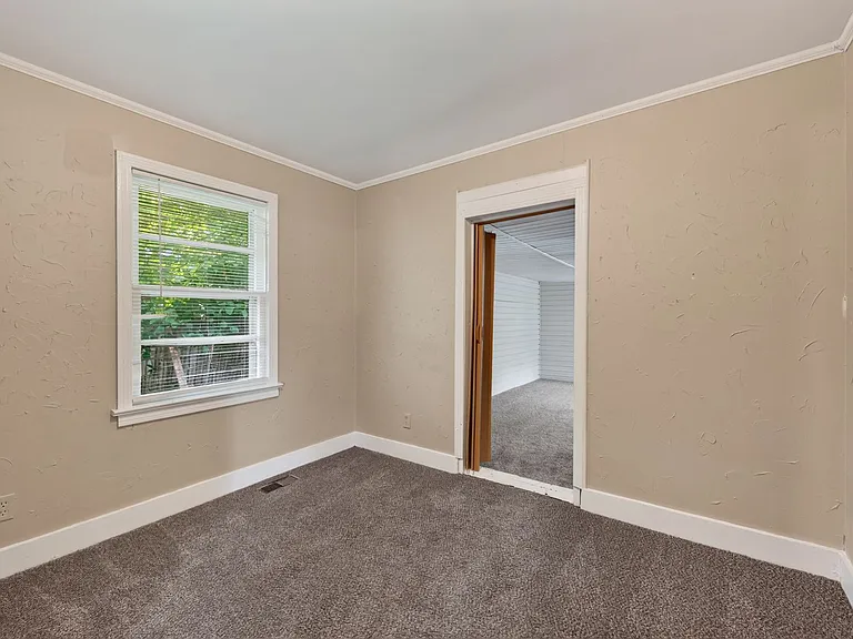 141 W Rossview Rd — Photo 18