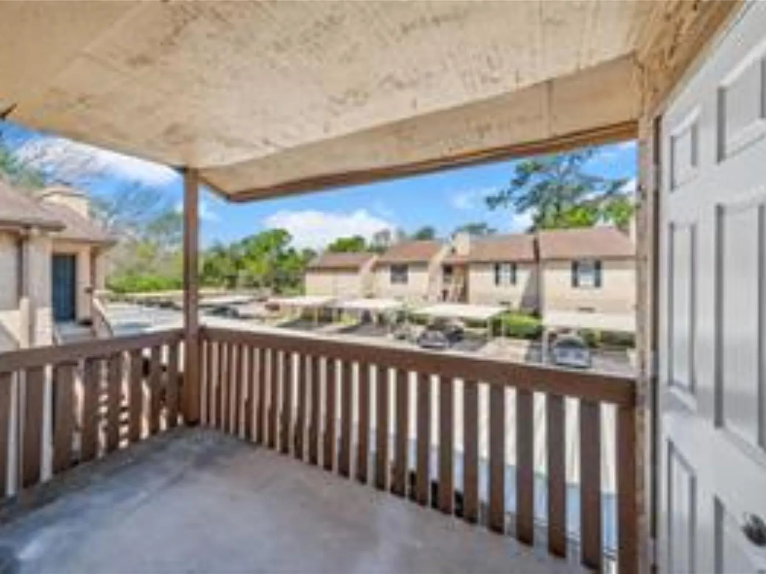 2 bed, 1.0 bath, 909 sqft, $1,350 — Photo 1