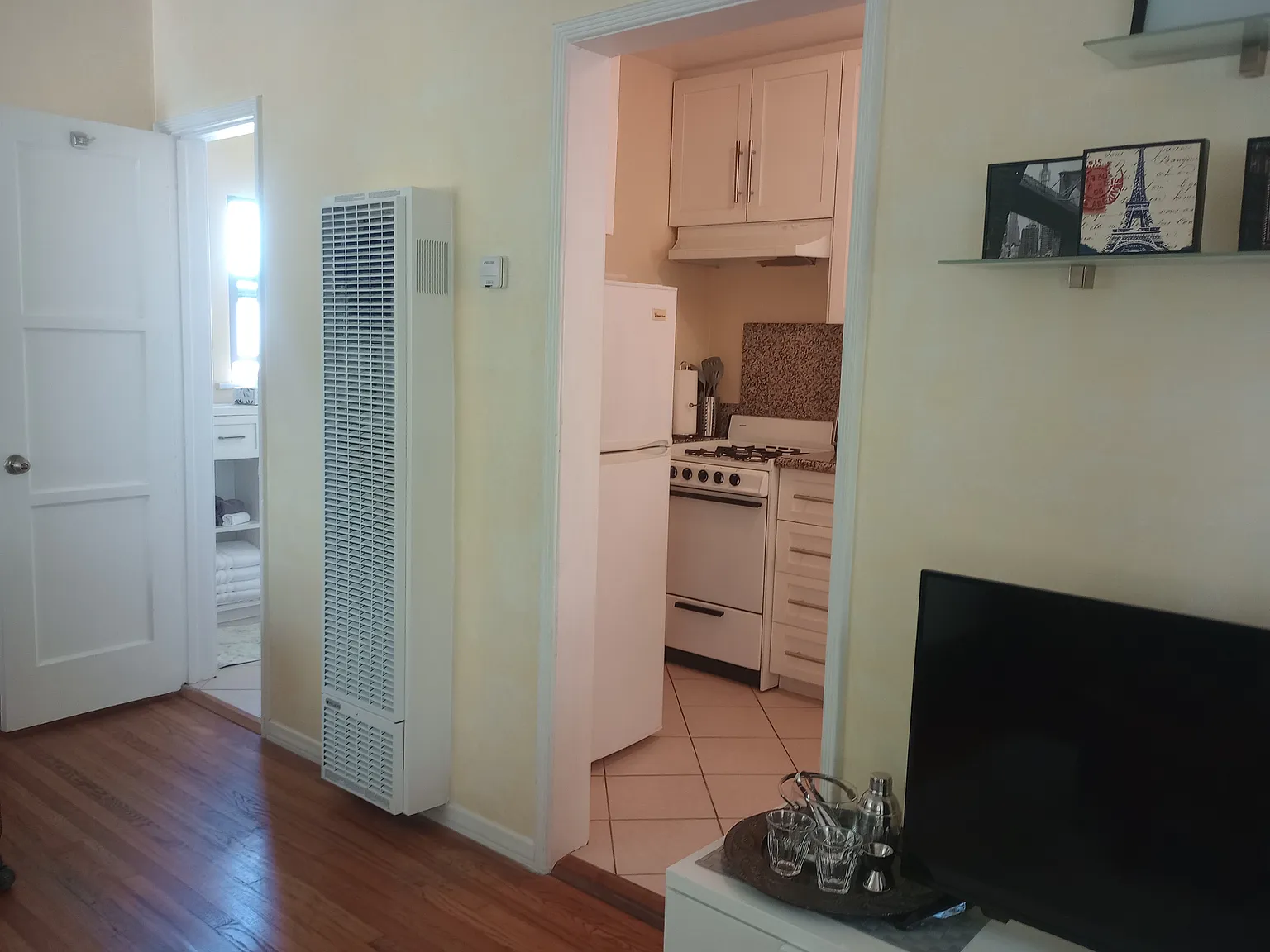 Studio, 440 sqft, $2,350 — Photo 3