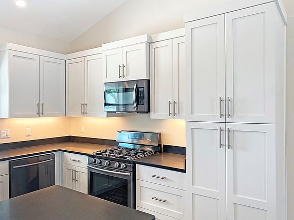 3rd image of 200 Sea Haven Dr
