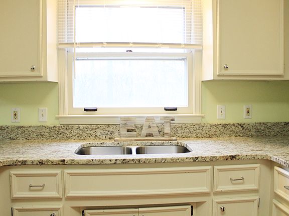 4th image of 6130 Pinecroft Dr