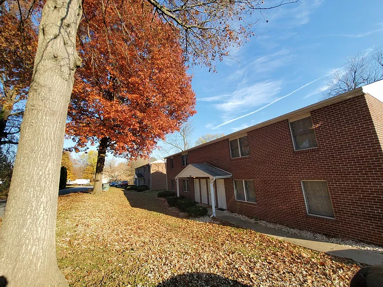 1360 Columbia Dr — Photo 10