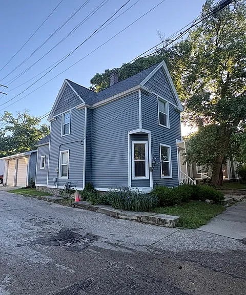 47 Trowbridge St NE — Photo 1