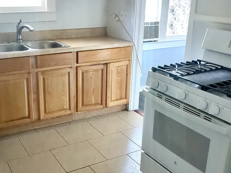 342 S Segrave St #2 — Photo 3