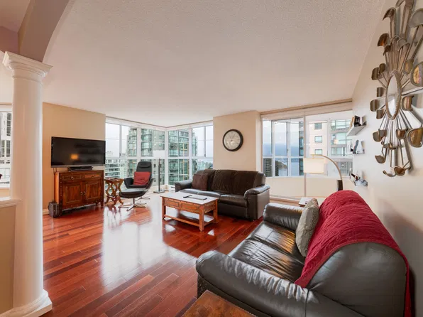 717 Jervis St #1801, Vancouver, BC V6E 4L5