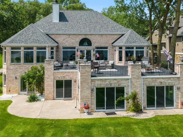 W304N2470 Maple AVENUE, Pewaukee, WI 53072