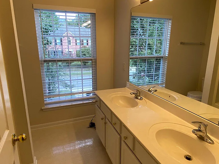518 Sherwood Forest Pl — Photo 18