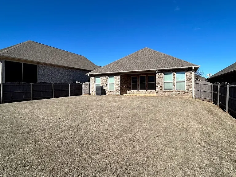 138 Riverfront Dr — Photo 16