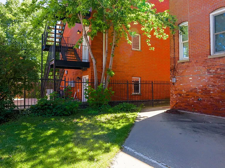 715 S Claremont Ave — Photo 14