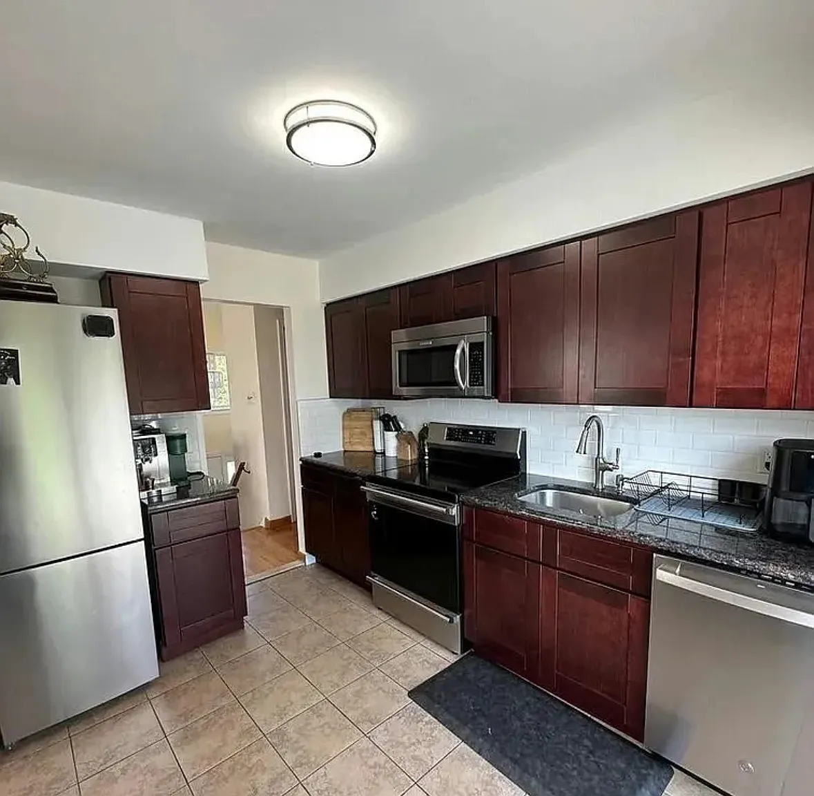 3 bed, 1.5 bath, $3,250 — Photo 2