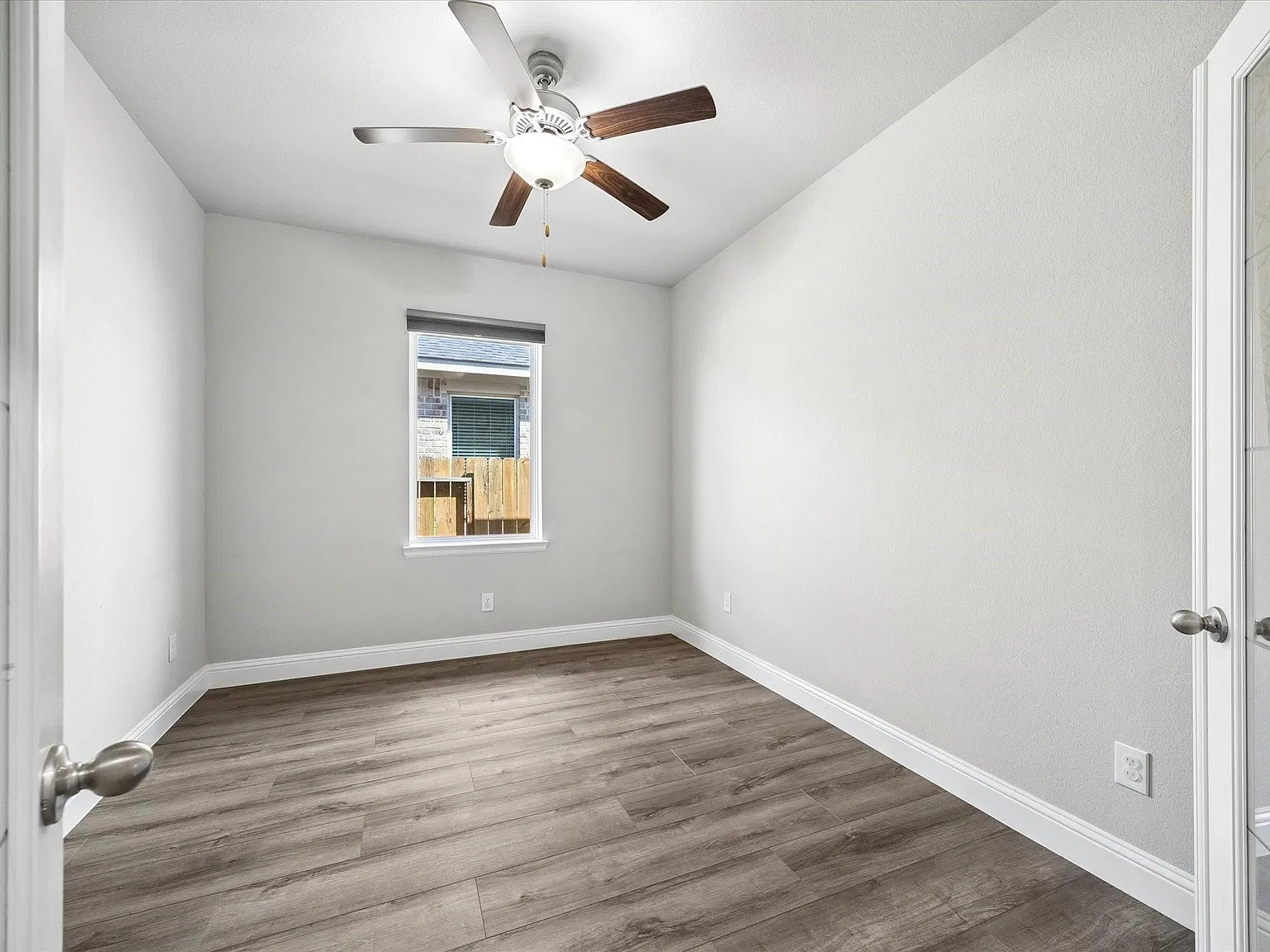 3 bed, 2.0 bath, 2057 sqft, $2,300 — Photo 3