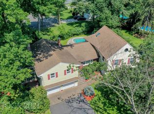 615 Mazur Ave, Paramus, NJ 07652