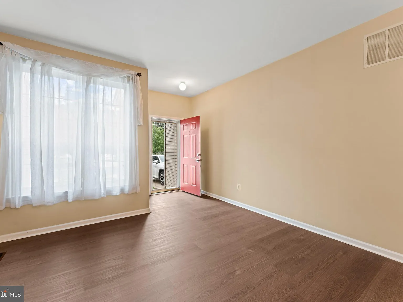 3 bed, 2.5 bath, 1776 sqft, $3,000 — Photo 3