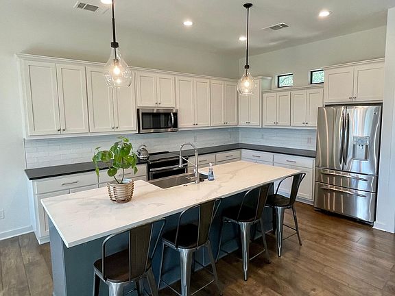 3rd image of 18509 Venture Dr