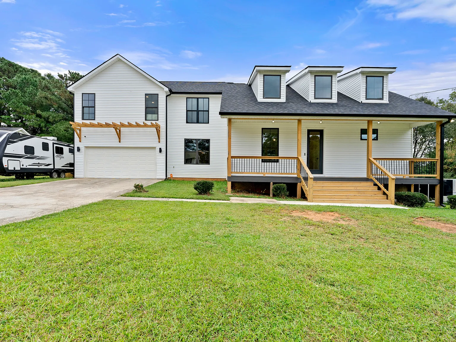 4 bed, 2.5 bath, 2000 sqft, $2,500 — Photo 1
