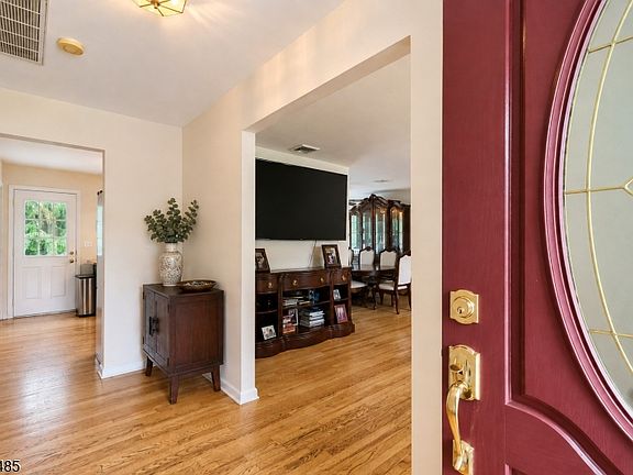 2nd image of 32 Grove St