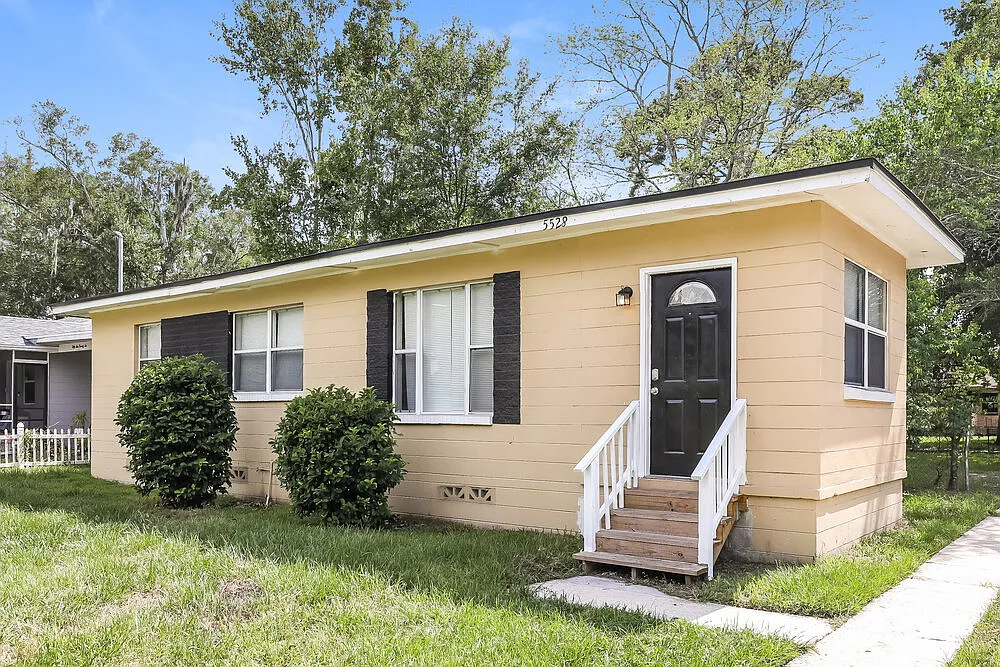 3 bed, 1.0 bath, 1109 sqft, $1,200 — Photo 3