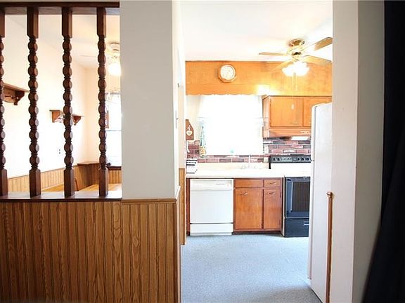 Another view of the kitchen and dining nook. Perfect for everyday meals!