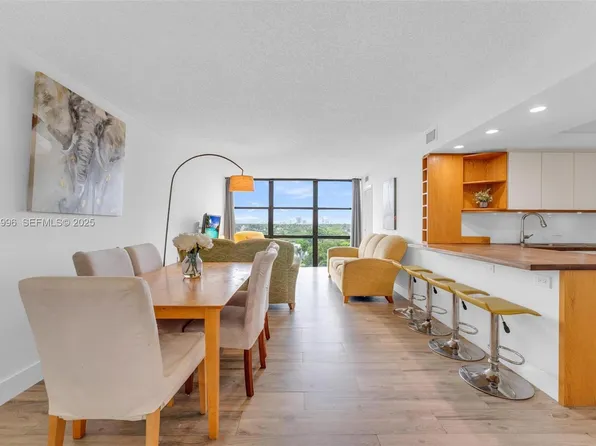 1000 Parkview Dr APT 723, Hallandale, FL 33009