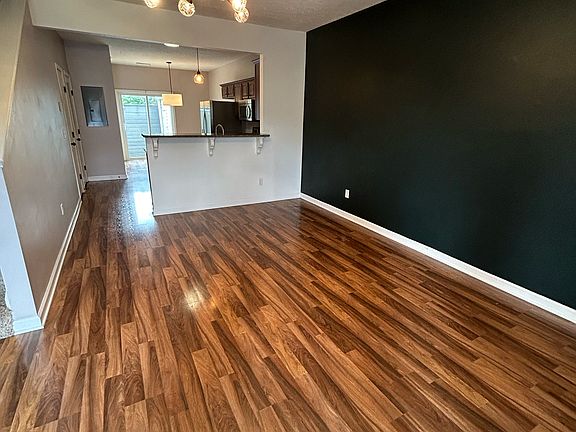 3rd image of 1041 Capital Funds Ct